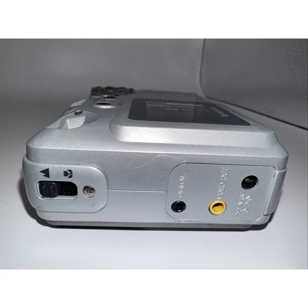 Fujifilm DX-8 Digital Camera 0.4MP Silver Battery Operated
